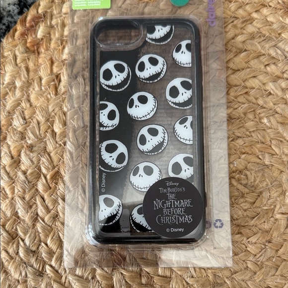 Claire's Black and White Skull iPhone Case - Picture 2 of 4